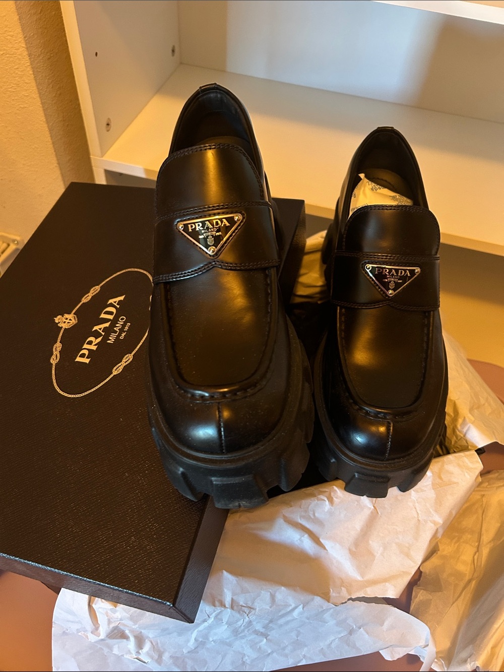 Prada leather Monolith loafers - 39